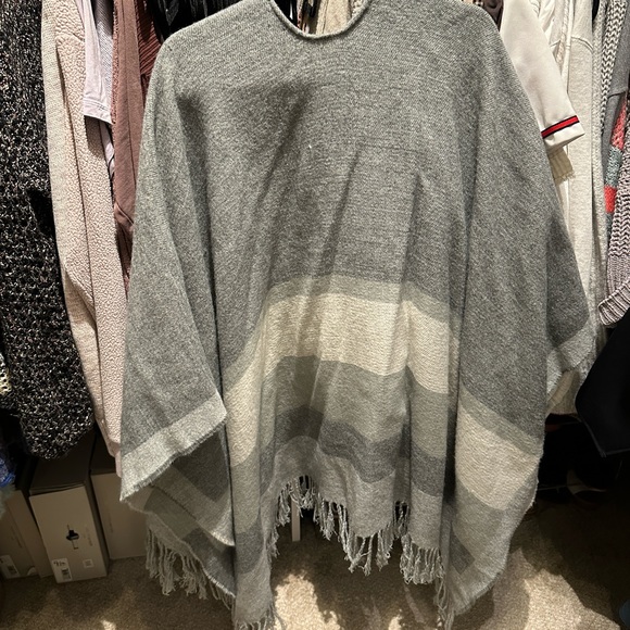 BCBGMaxAzria Gray Ruana Wrap - Picture 3 of 4